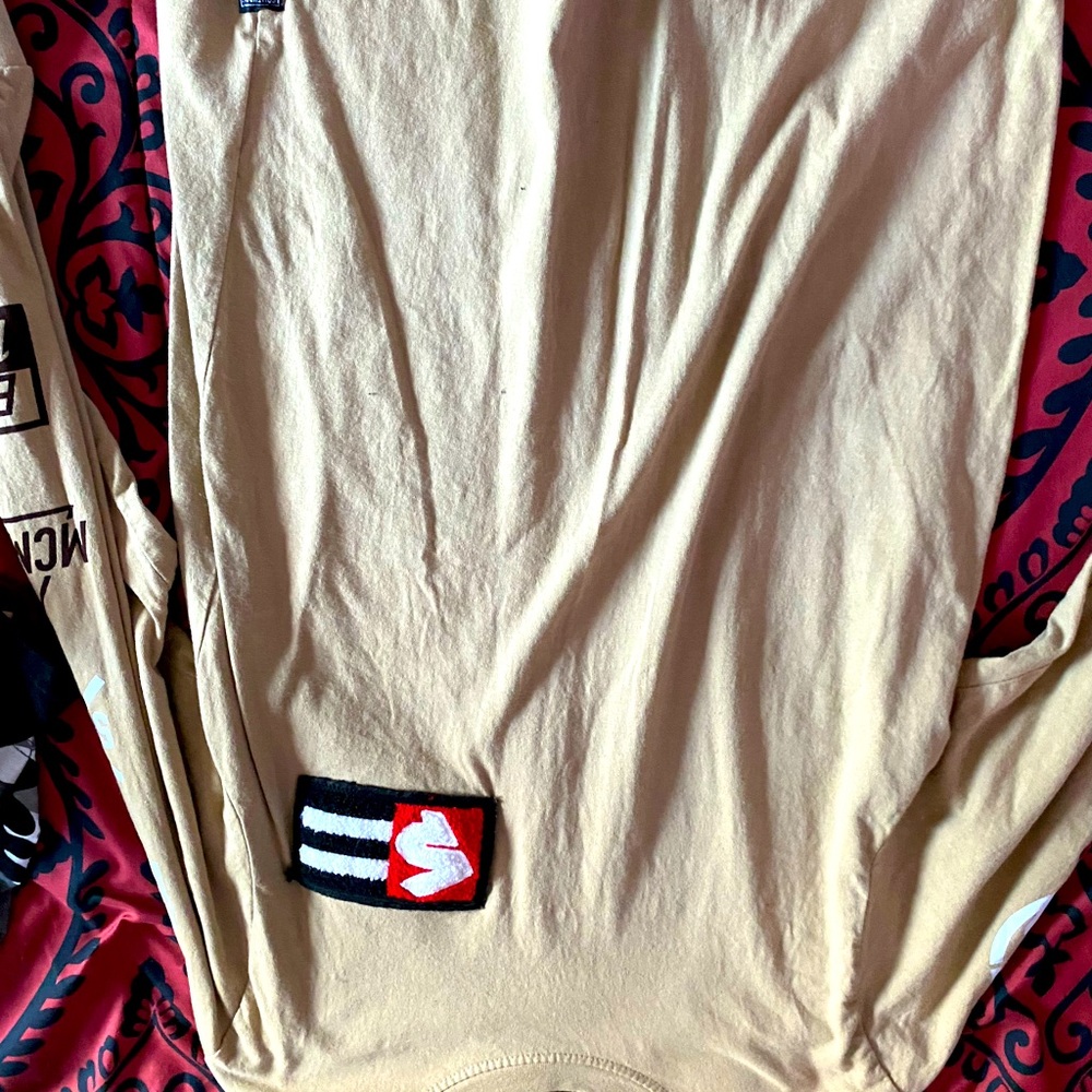 Beige long sleeve with fur embroidery